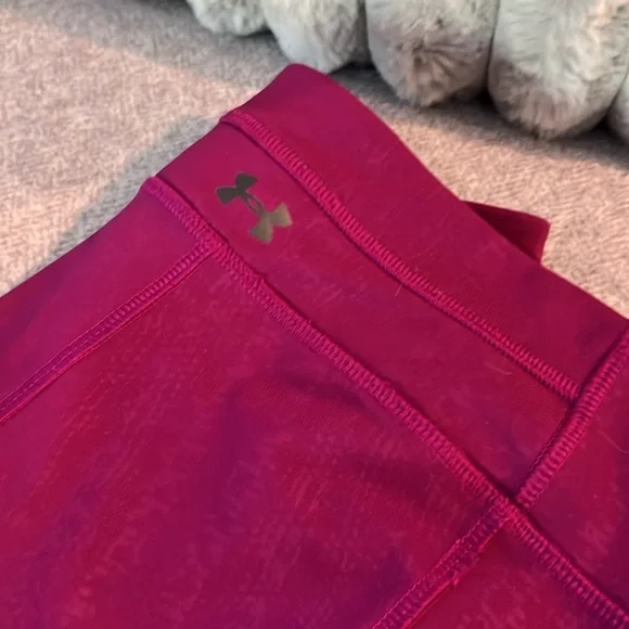 Women’s UNDER ARMOR WORKOUT CAPRIS ❤️💜💜 Excellent condition… - Picture 6 of 6